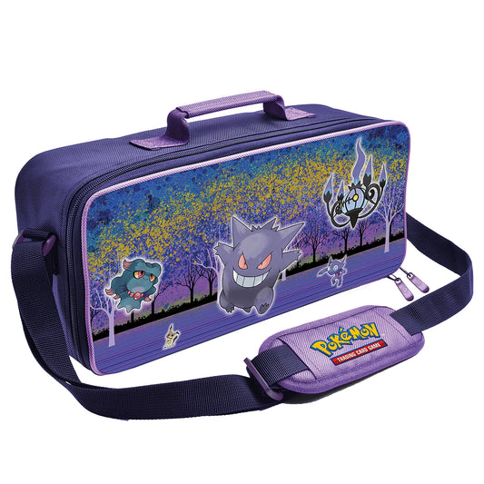 Lila Sporttasche mit Gengar-Design, Reißverschluss und verstellbarer Schultertrage, inkl. Etui.