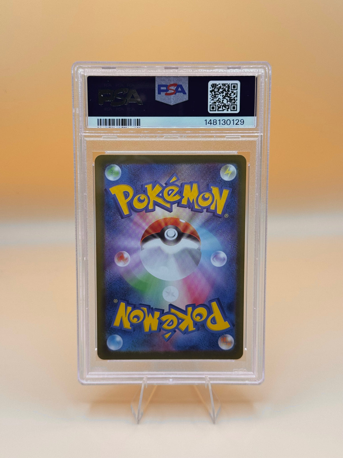 PSA-10 Pokémon-Karte Budew im Grading-Slab, Rückseite sichtbar
