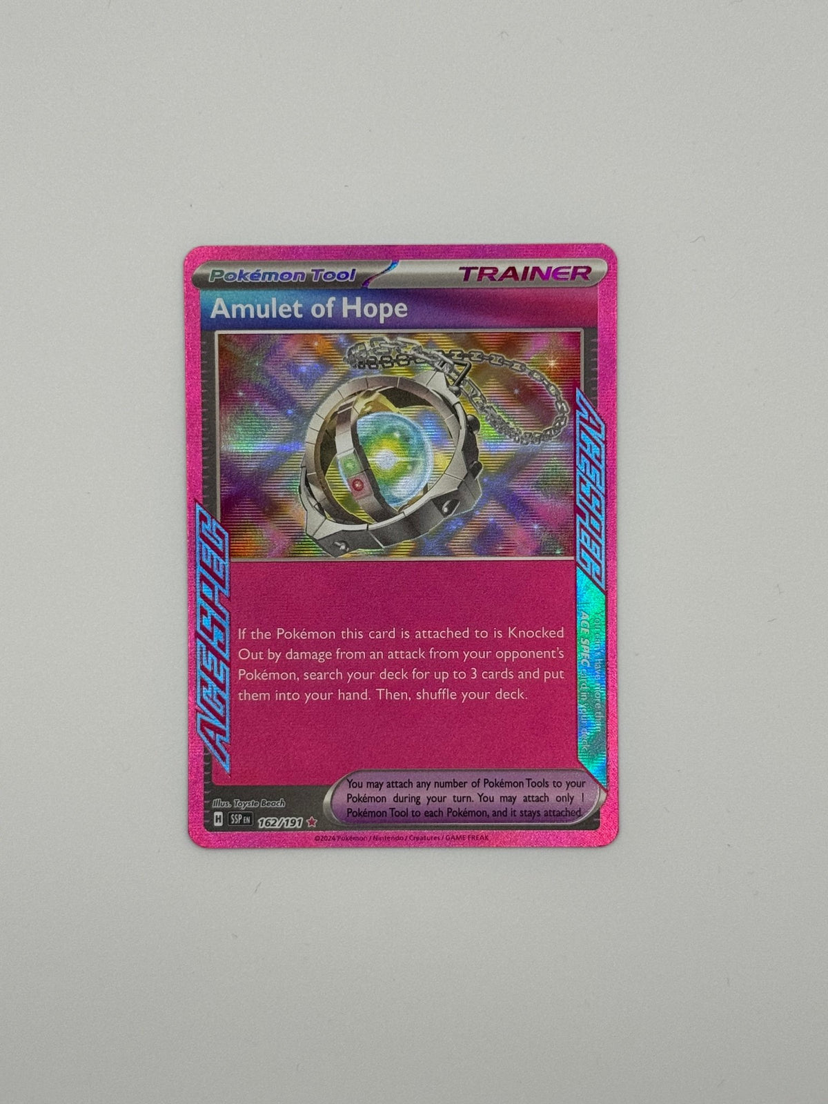 Amulet of Hope – Full‑Art Trainer Gallery (162/191) | Surging Sparks (EN) | – jetzt bestellen bei Pokécado Kaufmann
