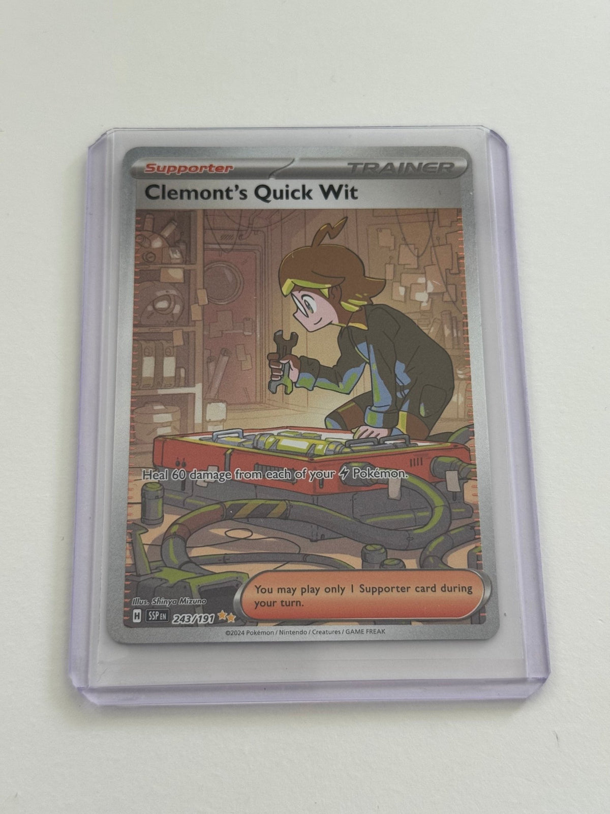 ⚡ Clemont's Quick Wit – Surging Sparks [243/191] (EN) | – jetzt bestellen bei Pokécado Kaufmann