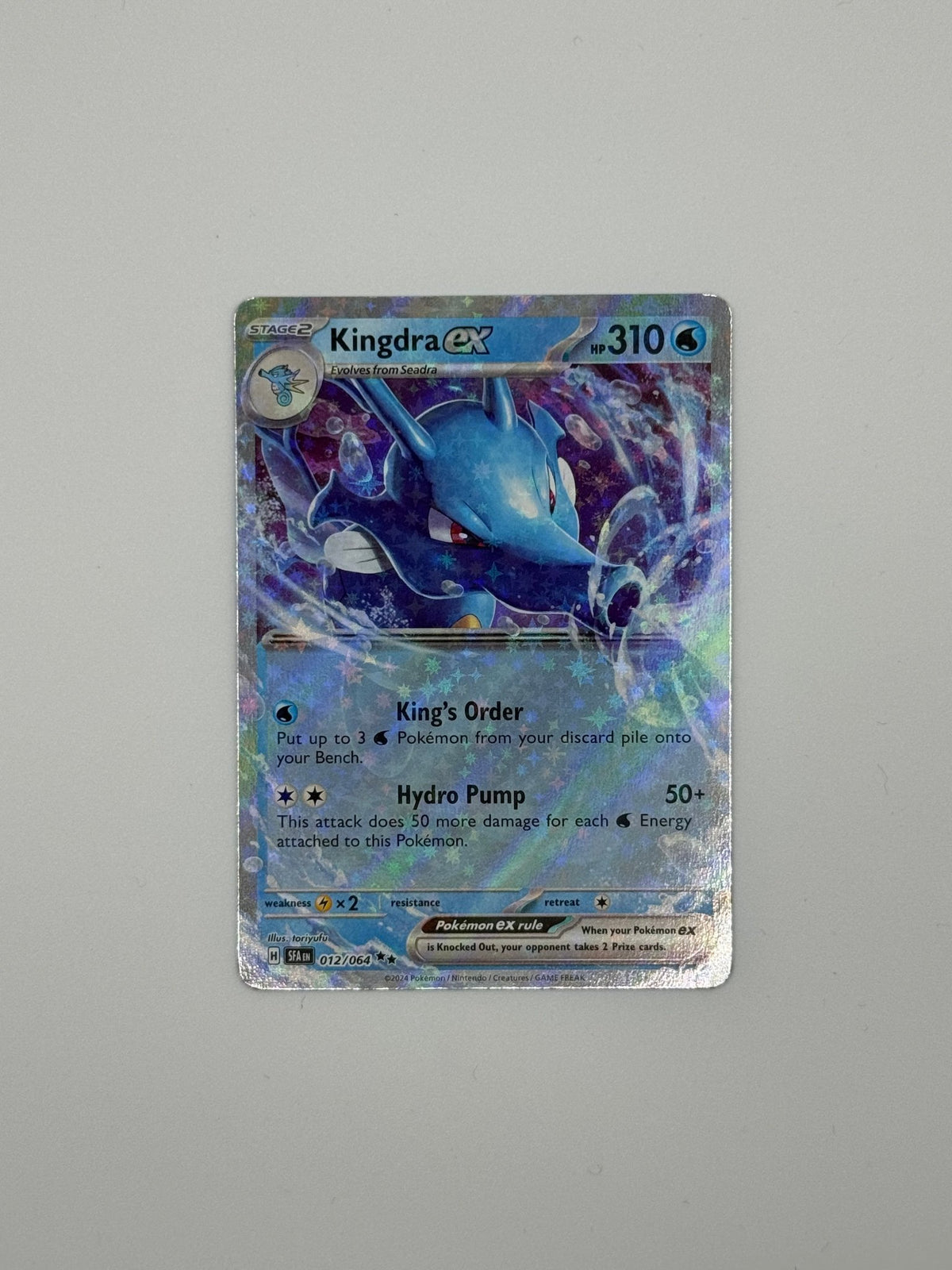 Kingdra EX – Full‑Art Secret Rare (012/064) | Paldean Fates – Shiny Vault (EN) | – jetzt bestellen bei Pokécado Kaufmann